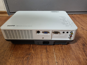 Sanyo PLC-XW55 (3 foto / 4)