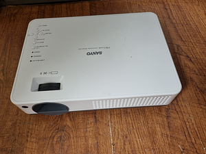 Sanyo PLC-XW57 (4 foto / 4)