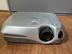 Hitachi CP-X444 (1 foto / 4)
