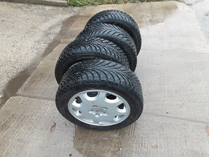 Honda 16 tolli valuveljed + naastrehvid 4 tk. (1 foto / 2)