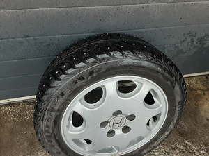 Honda 16 tolli valuveljed + naastrehvid 4 tk. (2 foto / 2)