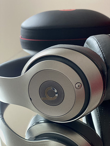 Беспроводные наушники Beats Studio Wireless, серый (2 фото из 10)