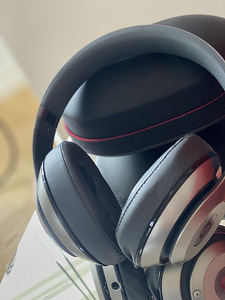 Беспроводные наушники Beats Studio Wireless, серый (3 фото из 10)