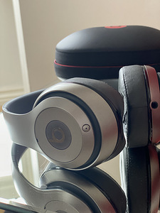 Беспроводные наушники Beats Studio Wireless, серый (6 фото из 10)
