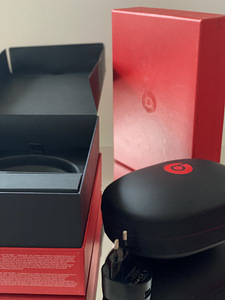 Беспроводные наушники Beats Studio Wireless, серый (8 фото из 10)