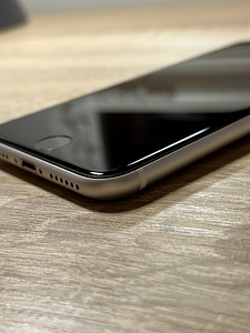 Продать iPhone Se 2020 | (7 фото из 8)