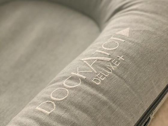 DockATot Deluxe+ - Marine Chambray