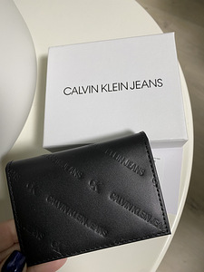 Calvin Klein Jeans (1 фото из 5)