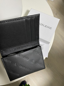 Calvin Klein Jeans (3 фото из 5)