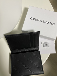 Calvin Klein Jeans (4 фото из 5)