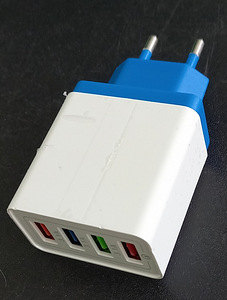 4 USB peasaga adapter kiirlaadija 5Vx3A (2 foto / 2)