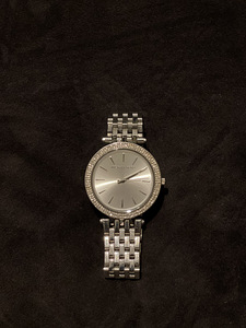 Michael Kors часы (2 фото из 5)