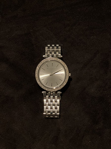 Michael Kors часы (3 фото из 5)