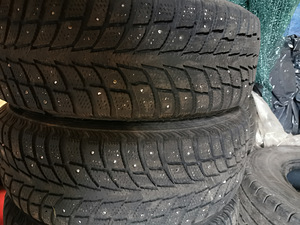Шипованные шины Nokian Hakkapeliitta 195/65 R15 (4 фото из 5)