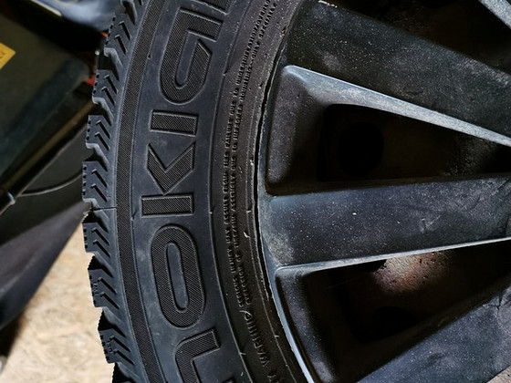 Шипованные шины Nokian Hakkapeliitta 195/65 R15