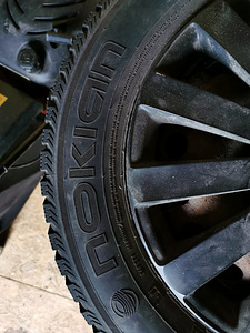 Шипованные шины Nokian Hakkapeliitta 195/65 R15 (1 фото из 5)