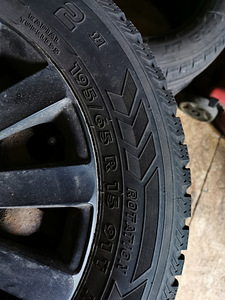 Шипованные шины Nokian Hakkapeliitta 195/65 R15 (5 фото из 5)