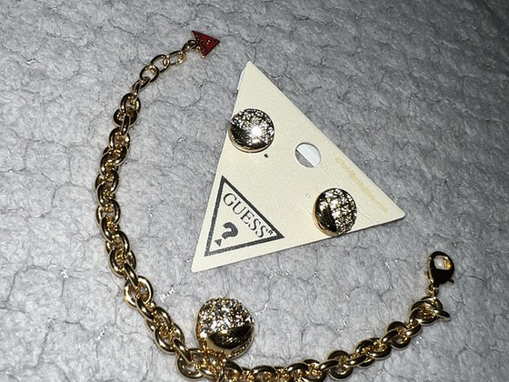 Guess kõrvarõngad ja käekett komplekt