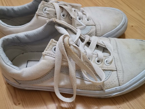 Продать кроссовки Vans