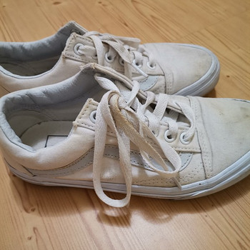 Продать кроссовки Vans