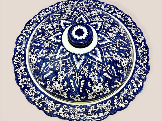 Uzbeku ēdieni ar vāku (roku darbs)