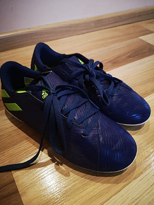 Футбольные бутсы adidas 31.5 (1 фото из 2)
