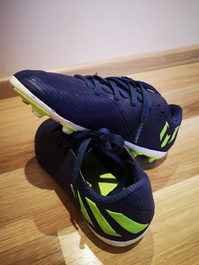 Футбольные бутсы adidas 31.5 (2 фото из 2)