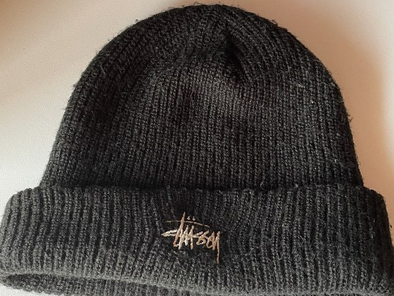 Продам шапку Stussy в отличном состоянии