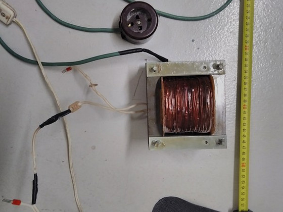 Vahelduvvoolutrafo võimsusega 220 kuni 110 1 kW