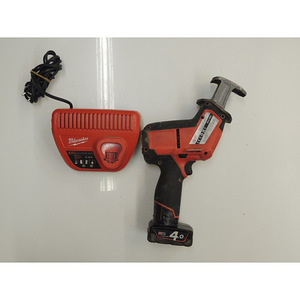Аккумуляторная сабельная пила Milwaukee M12 FUEL CHZ-402C (2 фото из 5)