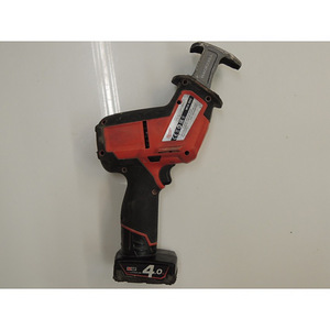 Аккумуляторная сабельная пила Milwaukee M12 FUEL CHZ-402C (3 фото из 5)