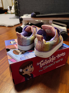Skechers tossud s 24 (4 foto / 4)