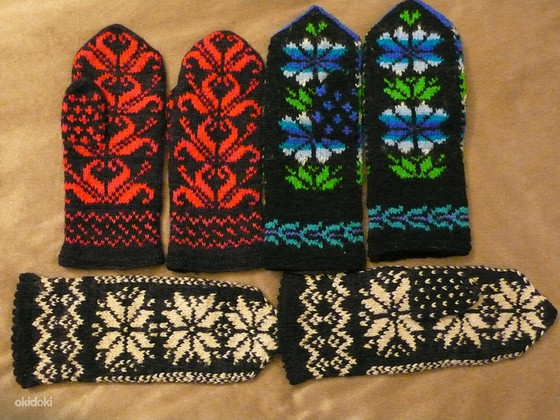 Варежки женские.