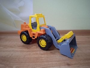 Traktor (1 foto / 5)