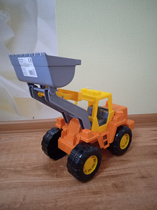 Traktor (2 foto / 5)