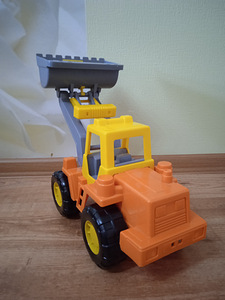 Traktor (3 foto / 5)