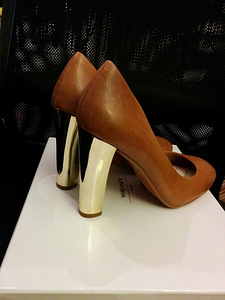 Zara kasutamata nahast kingad, uued, siltidega (8 foto / 10)