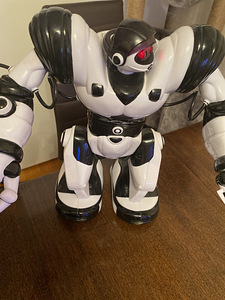 Robot (1 foto / 1)