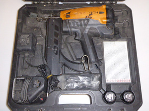 Naelapüstol BOSTITCH GBT1850K + kohver + gaas + laadija (4 foto / 7)