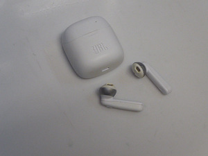 Kõrvaklapid JBL Tune 220 TWS (5 foto / 5)