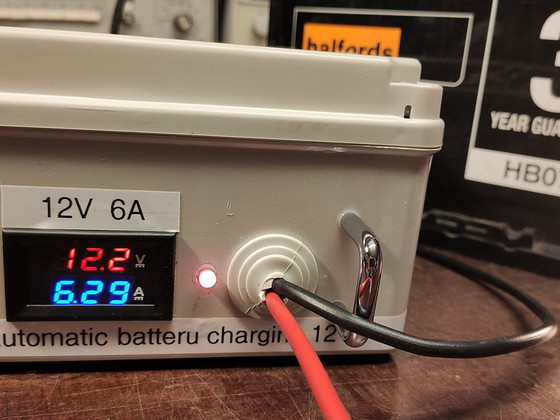 Laadija 12V 6A
