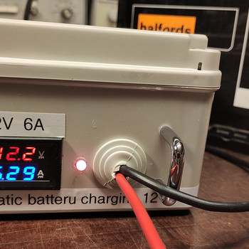 Laadija 12V 6A