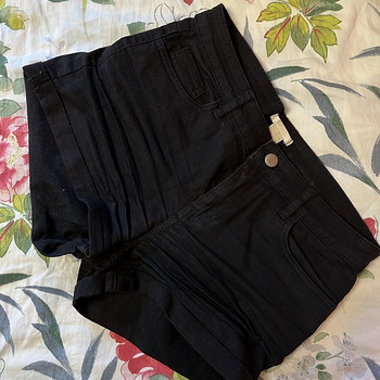 H&M mustad lühikesed püksid