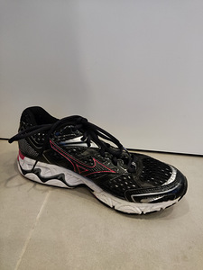 Продать детскую спортивную обувь Mizuno | (1 фото из 3)