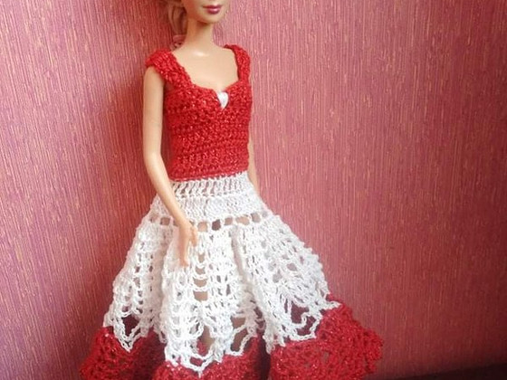 Вязаное крючком платье для куклы барби