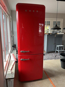 Холодильник SMEG (1 фото из 3)