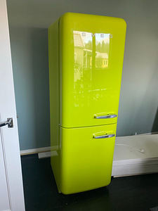 Холодильник SMEG (3 фото из 3)