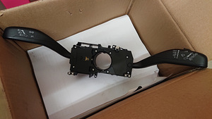 VW Polo Подрулевой переключатель 6R0953501 (1 фото из 3)