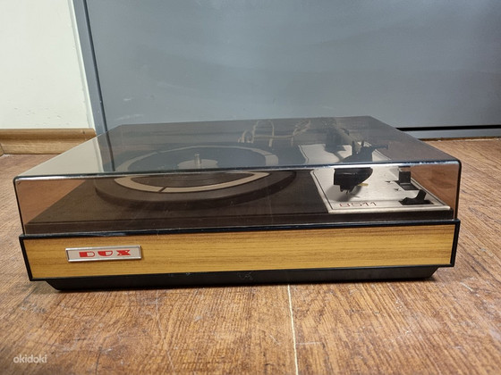 DUX 8511 vinüülplaadimängija