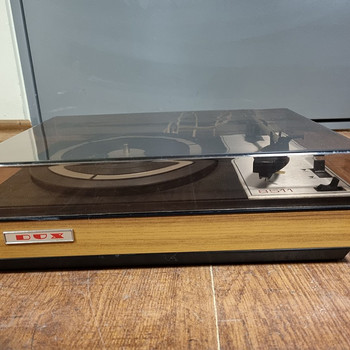 DUX 8511 vinüülplaadimängija
